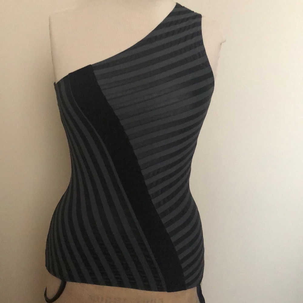 HACHE Off Shoulder Top